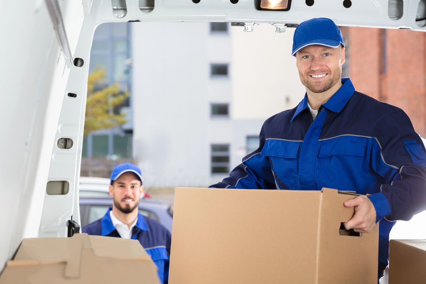 Übersiedlungsfirma Wien – Möbelpacker aus LKW